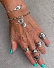 Load image into Gallery viewer, Tiny hand bracelet
