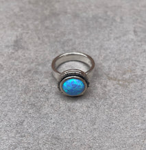 Load image into Gallery viewer, Round Opal ring
