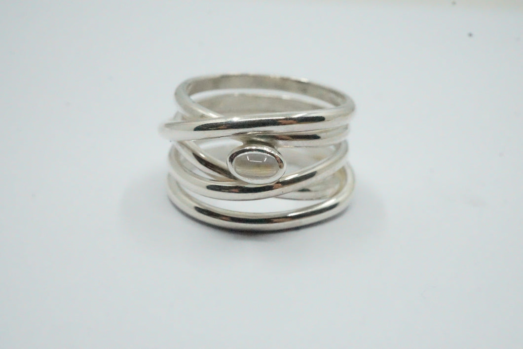 Nest ring five strand with fine moonstone