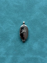 Load image into Gallery viewer, OVAL LOCKET with silver initial
