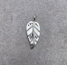 Load image into Gallery viewer, Leaf pendant
