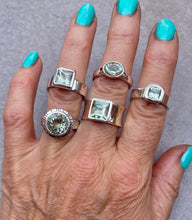 Load image into Gallery viewer, Round Green Quartz ring

