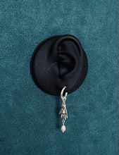 Load image into Gallery viewer, Hand with pearl drop
