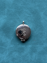 Load image into Gallery viewer, ROUND LOCKET with initial
