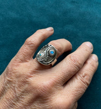 Load image into Gallery viewer, YIN YANG RING WITH OPAL
