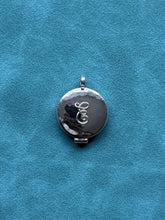 Load image into Gallery viewer, ROUND LOCKET with initial
