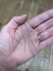 CHAIN. Medium weight oval belcher. 16”