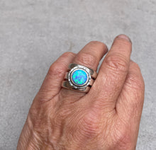 Load image into Gallery viewer, Round Opal ring
