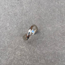 Load image into Gallery viewer, Moonstone wave ring
