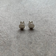 Load image into Gallery viewer, Simple disc stud earring
