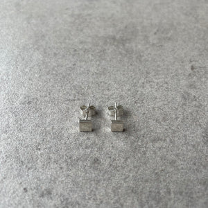 Square stud small