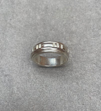 Load image into Gallery viewer, Spinning ring
