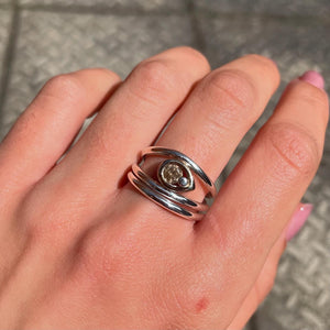 Ring. Salt and pepper diamond single stone