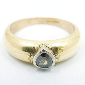 9ct GOLD RING WITH SALT AND PEPPER DIAMOND