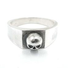 Load image into Gallery viewer, SILVER SKULL SIGNET RING
