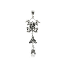 Load image into Gallery viewer, SILVER FROG WITH FLY AND BUG PENDANT - Amabis
