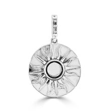 Load image into Gallery viewer, LARGE SUN PENDANT - Amabis
