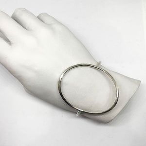 OPEN CIRCLE BANGLE - Amabis