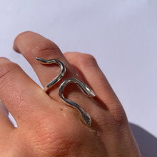 Load image into Gallery viewer, SILVER CORN SNAKE RING - Amabis
